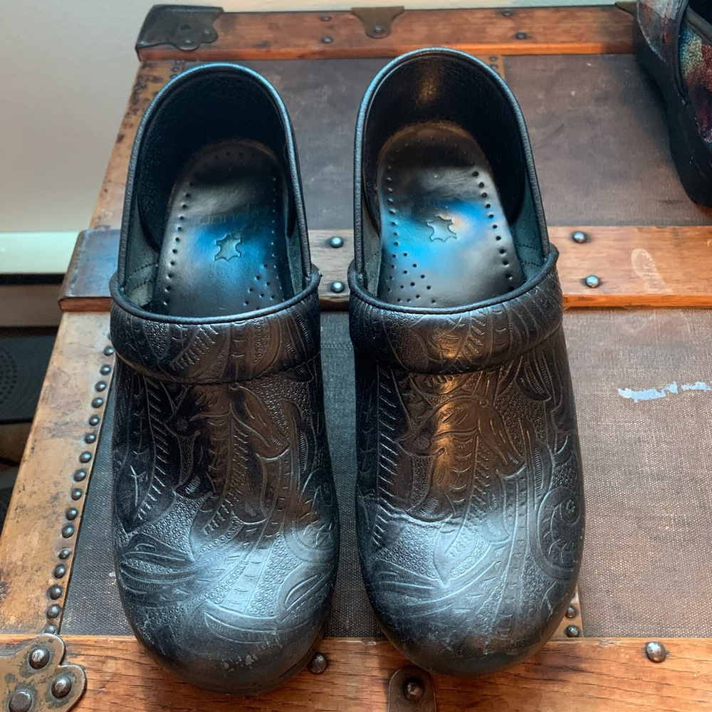 Black tooled dansko clogs